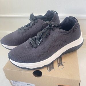 Clarks Cloudsteppers Size 10 Sneaker Circuit Tie Black Knit Womens  NIB